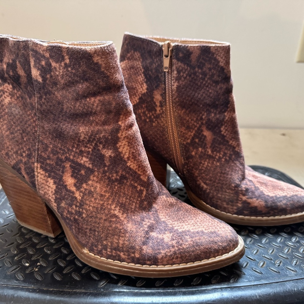 Madden Girl Snakeskin print Brown Ankle Boots